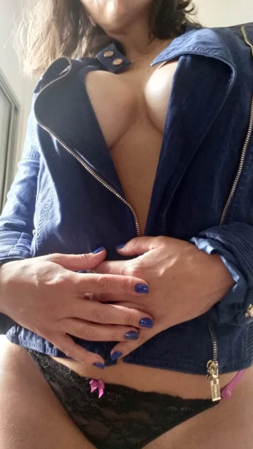 Thumbnail Feeling Blue Never Looked This Good: Unveiling Sensual Insights from SexyButNotPorn with lispandora