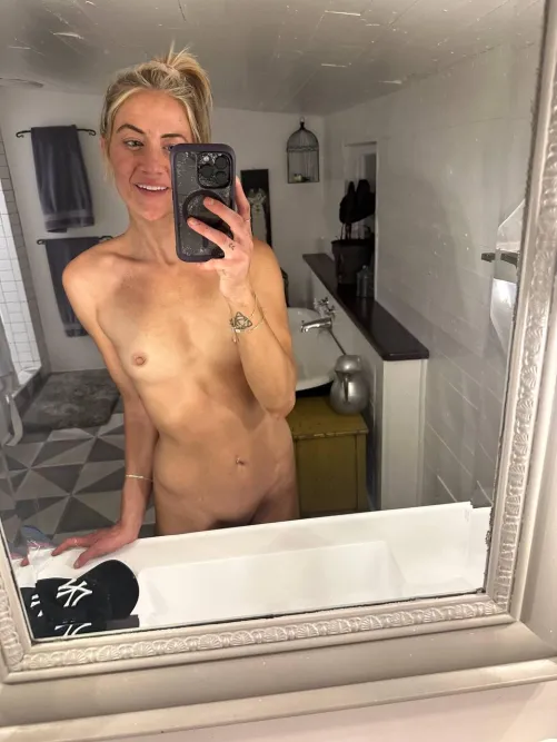 Thumbnail Size Matters? milf_jennaxoxo Explores | smallboobs