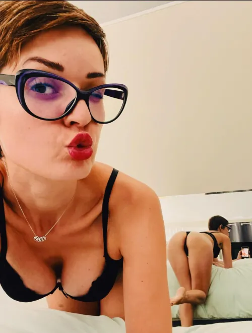 Thumbnail Xoxo: Inside masha_nova's Shorthairchicks' World