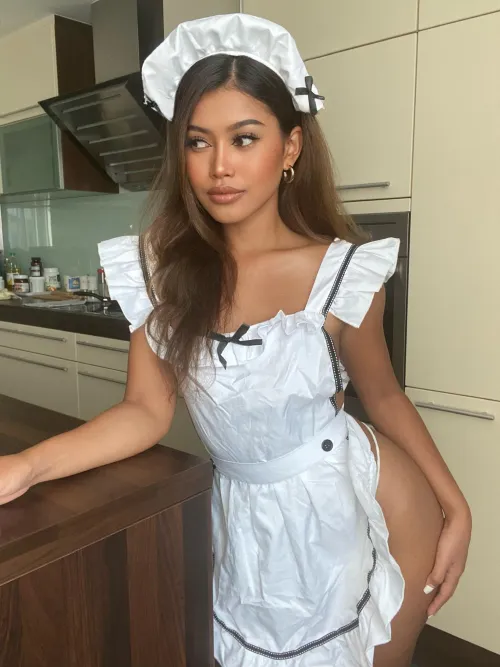 Thumbnail The Dilemma of a Maid: Sapphirekitty480 Shares Intriguing Perspectives