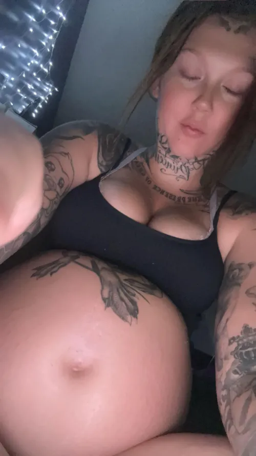 Thumbnail Glowing Expectations: Daily Joys of a Growing Belly by redneckprincess77