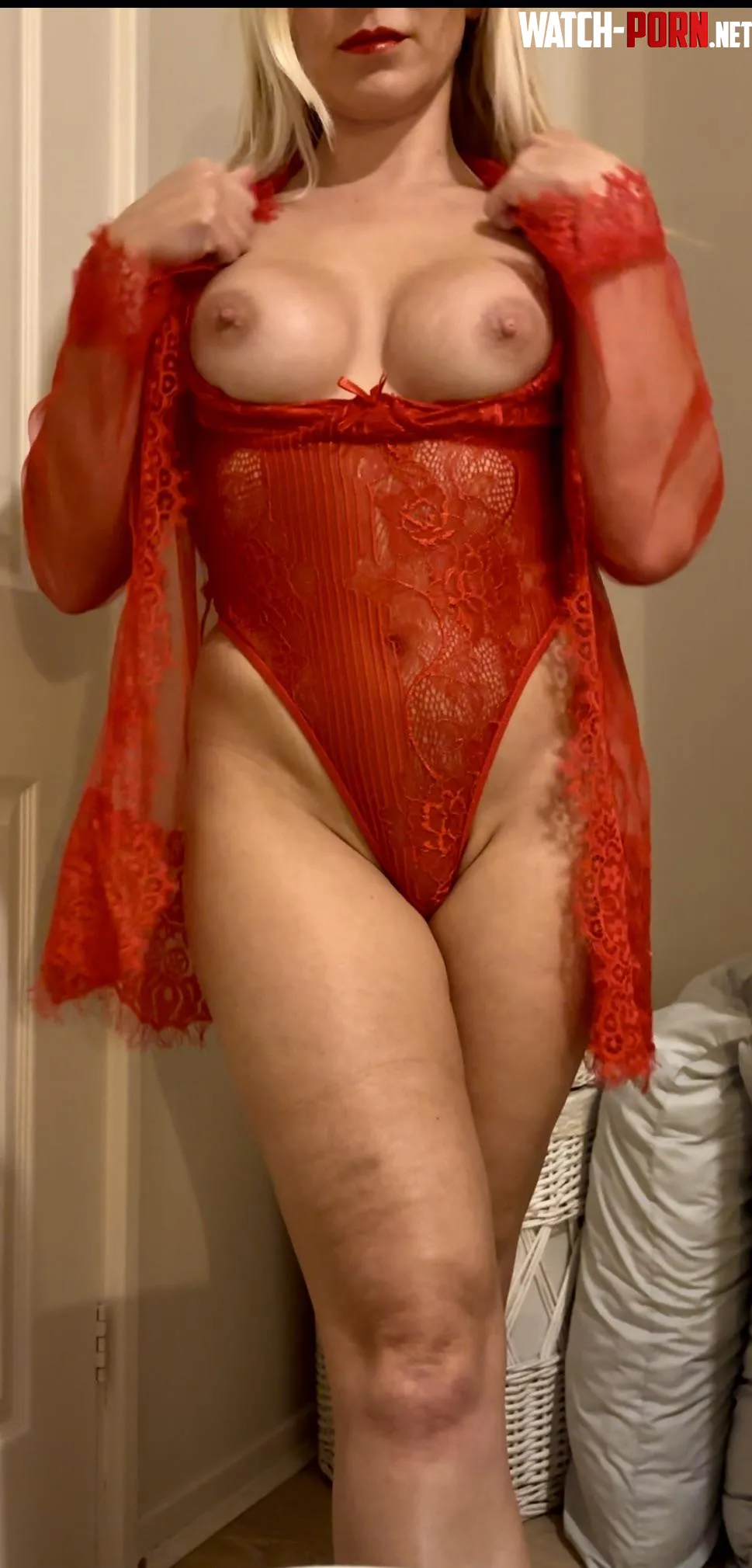 Lady in red  by samnsfwfun
