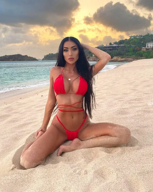Thumbnail Striking Red Bikini: Hot Beach Look