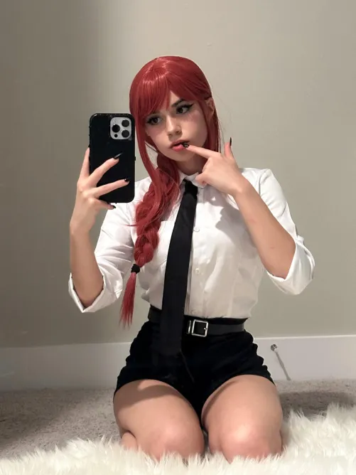 Thumbnail Jessie Rae's Makima from Chainsaw Man Cosplay Exudes Elegance | cosplaygirls