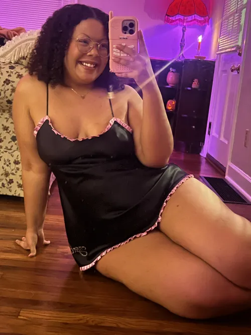Thumbnail Bluberry-princess Captivates with an Angelic Smile and Devilish Body