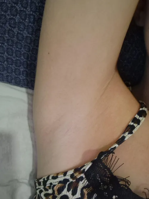 Thumbnail Embrace the Sensuality of Armpit Licking and Sniffing Experiences