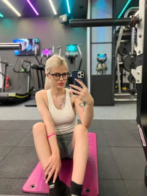 Thumbnail AlmightyPatty reminds you not to forget to do PE in this MirrorSelfie