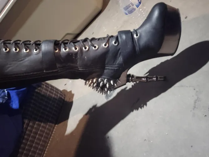 Thumbnail Goddesses Boot Lick: An Intriguing Article