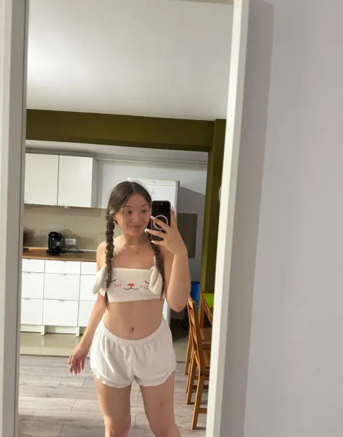 Thumbnail elizabaikova Rocks Just a Crop Top and a Vibe