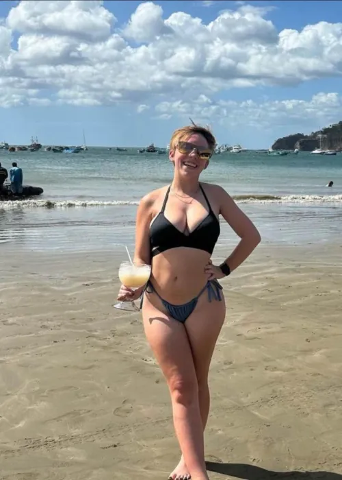 Thumbnail Loving the Beach: Summer Romance with Acrobatic_Relative58