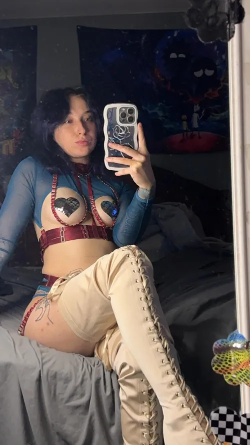 Thumbnail lunaatic69 Teases with 'f22 Mirror' in SexyBoots Category