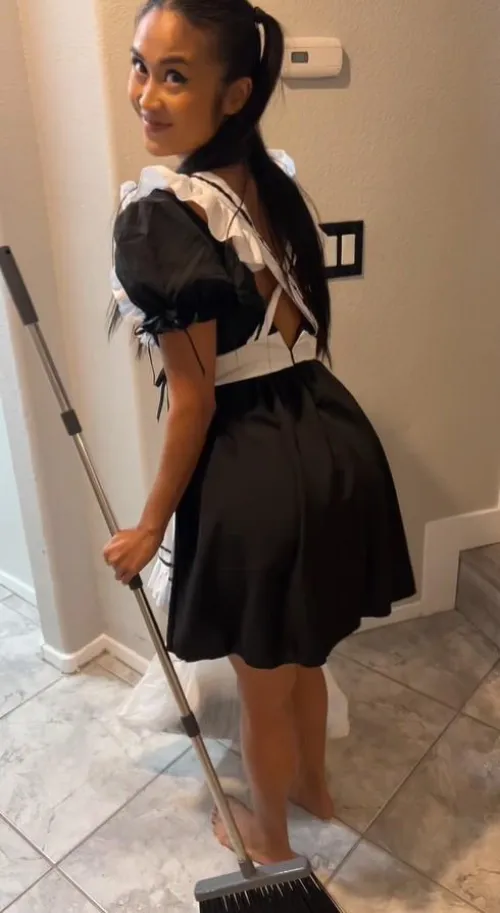 Thumbnail Welcome Your Sexy Maid: sunshinemaidxo's Delight