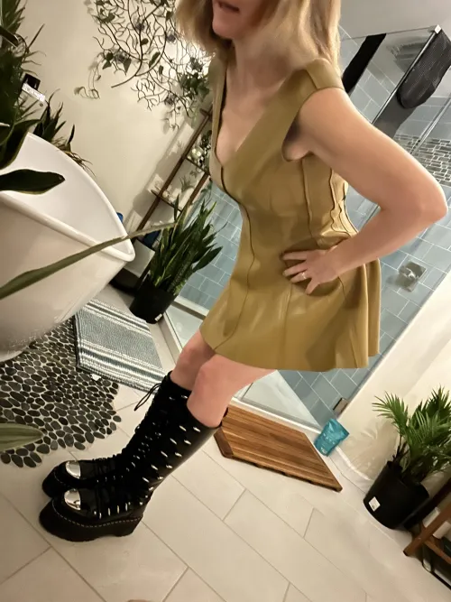 Thumbnail FStage4CancerNSexy: 47 and Fabulous in Favorite Dress and Boots
