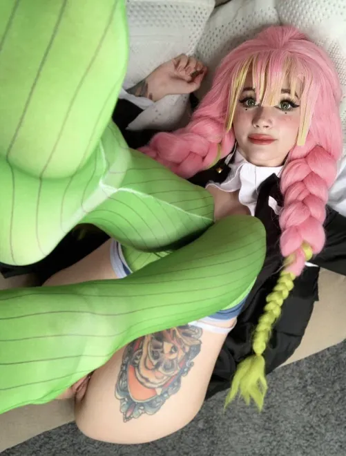 Thumbnail Im_purplebitch Impresses as Mitsuri in NSFW Cosplay