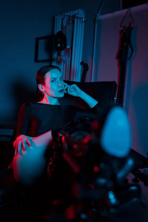 Thumbnail MissFloraBerlin: Time to Worship Her Boots Starts Now