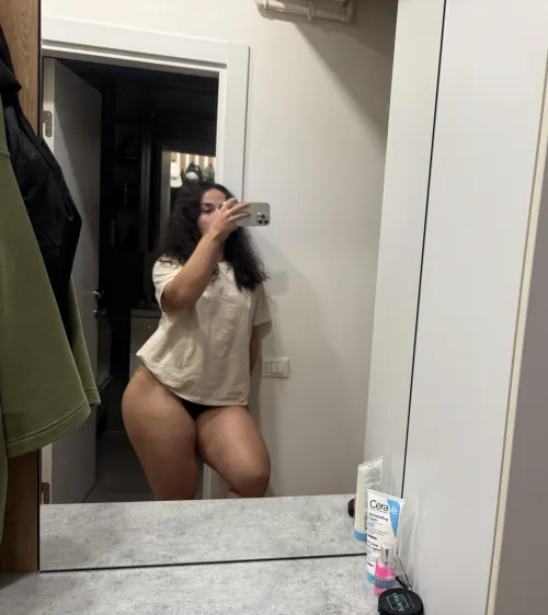 Thumbnail Curvy Delight - Explore Thighs and Sizzling Content | quadsqueen