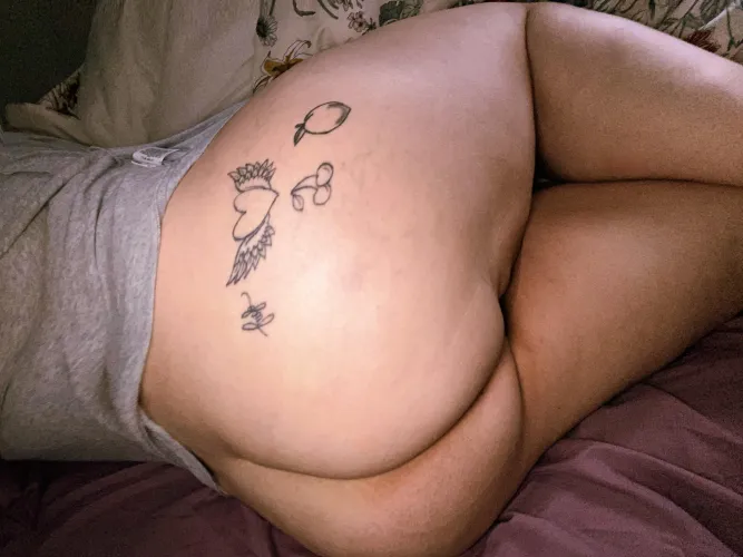 Thumbnail Could Use a Handprint Right About Now - BBW Musings by Tattoosaretrashy0907