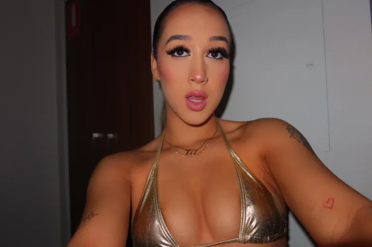 Thumbnail delicious_doll's Hey Reddit Message: Dive into Bikini Bodies