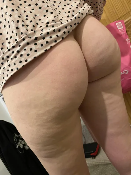 Thumbnail Tit Play Temptation: Sxarlettrose's Squeeze and Tease
