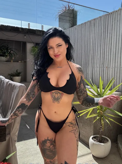 Thumbnail Deminovak Embraces Seasonal Vibes - Bat Bikini Fun for Spooky Season