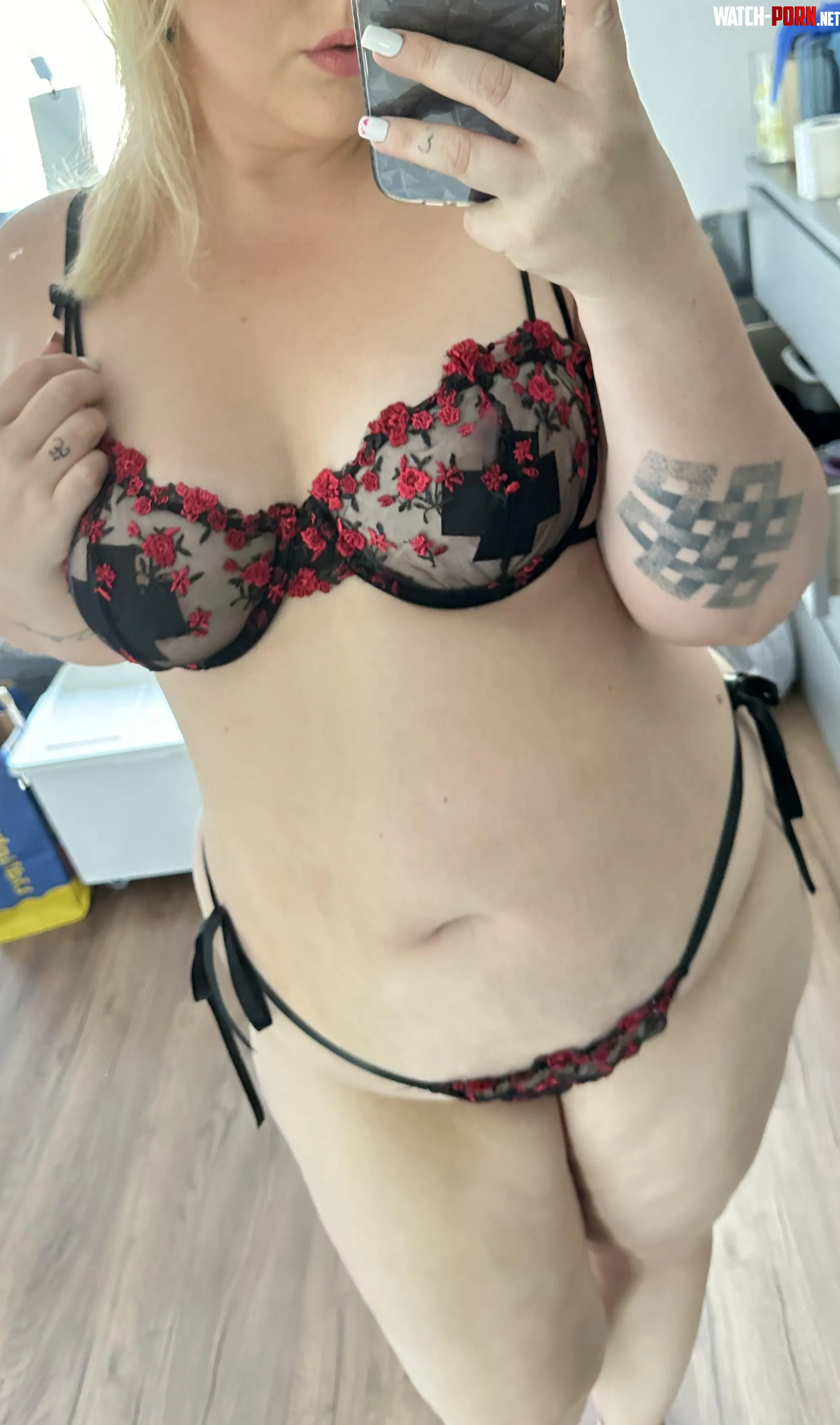 Feeling hot hot hot  by sweetlillyy