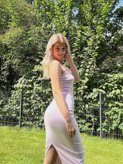 Thumbnail SunshineSweethearts' Daring Fashion Choices - A Bold Statement