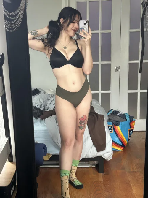 Thumbnail Favorite Body Part Confessions: Felaodyy's Curves Revealed