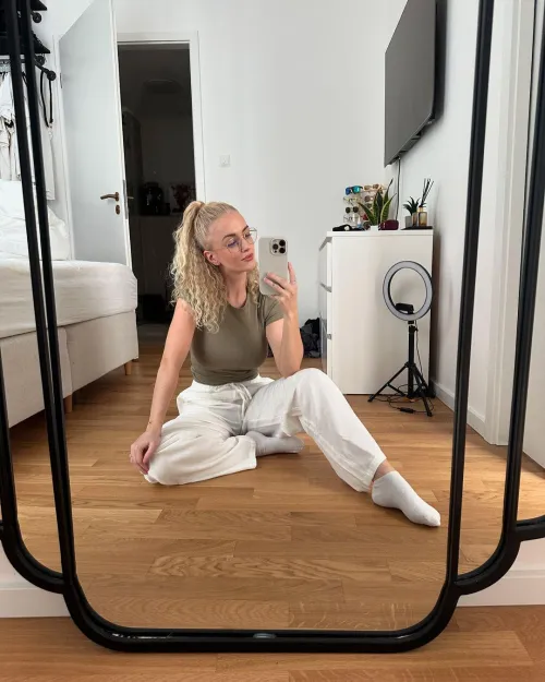 Thumbnail SluttyTitsGamerGirl Unveils 'Small with Large Breasts'