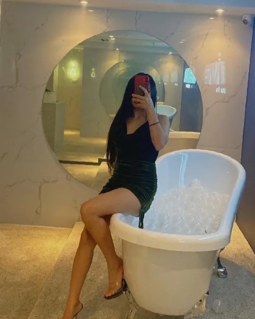 Thumbnail No_Incident4004 Shows Off in a New Black Dress - Get Inspired!