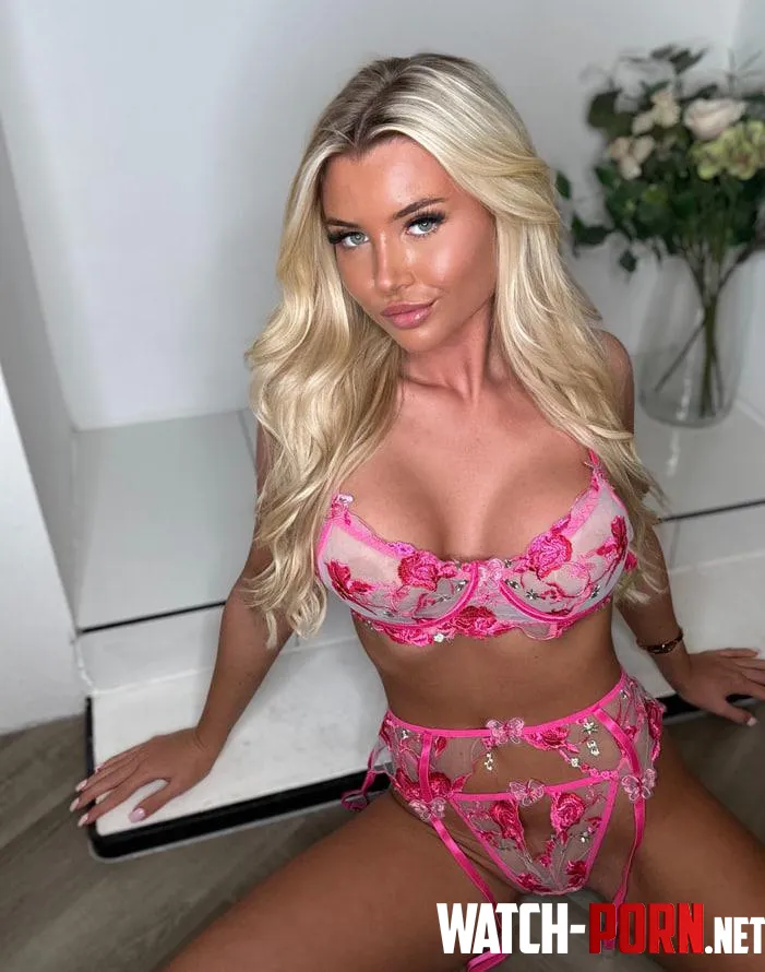 Is my body a girlfriend or a fuckdoll materialn by itsmemollygrace