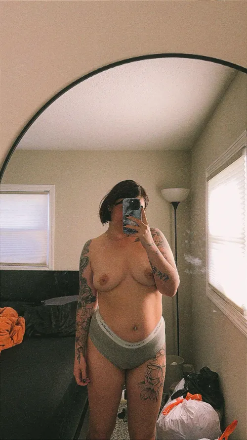 Thumbnail Confident MILF: loveindyof's Allure on OnlyFans101