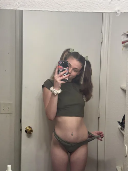 Thumbnail Green is My Favorite Color by Defiant_Bother6331 | OnlyFans101