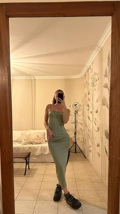 Thumbnail shystacyy's Plea for Comfort - A Journey through Tight Dresses