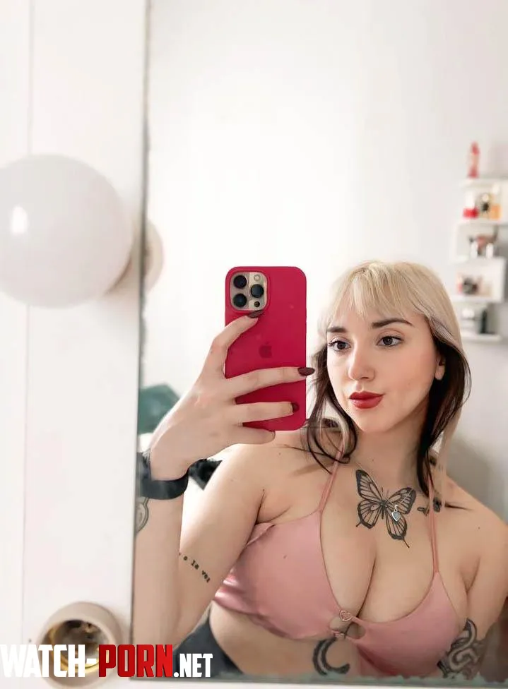 Me and my peachy tiddies by LolaPinking