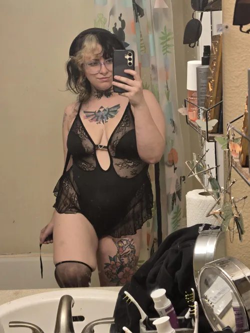 Thumbnail Sensual Invitation: Exploring Temptations in Goth Style