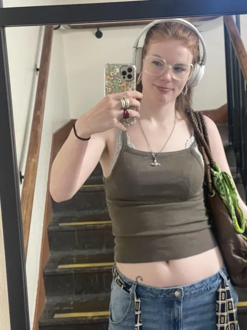 Thumbnail Petite in Crop Top: Stylish and Stunning