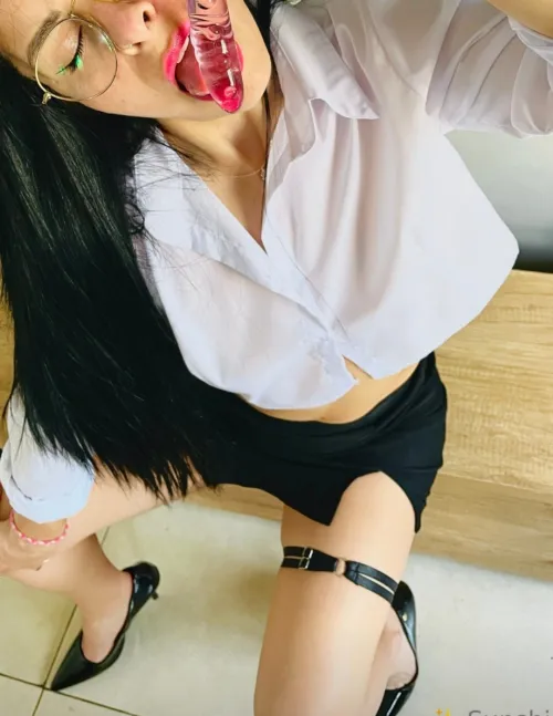 Thumbnail latinsunshinesol: Humorous Office Scenarios for the Secretary