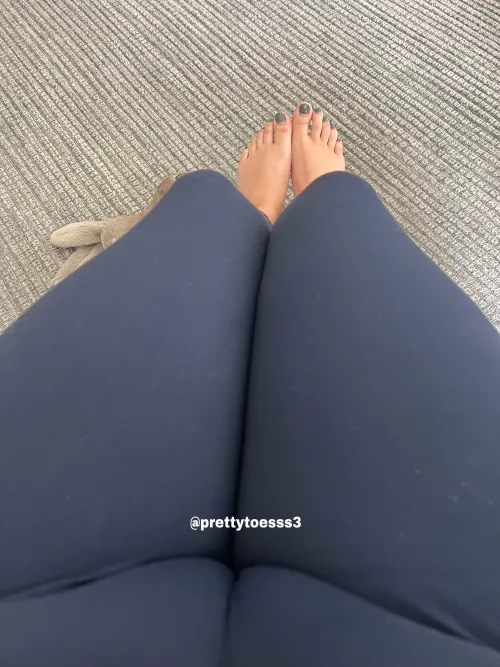 Thumbnail Perfect Combo: Cameltoe and Thick Thighs by prettytoesss3