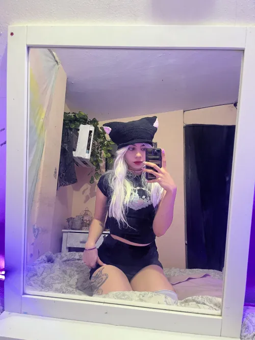 Thumbnail Confidence Radiates: nicolexbelle's Mirror Confidence