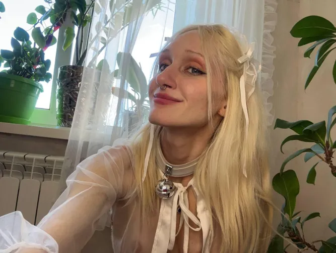 Thumbnail Celebrating the Best of Blondes: Insights from SweetpetiteChik