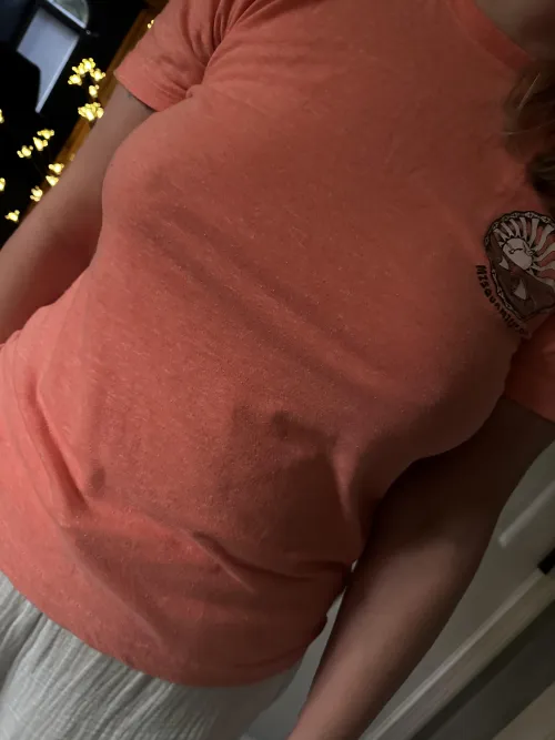 Thumbnail Peaches Photo Uncovered by Sockcum | Braless Category