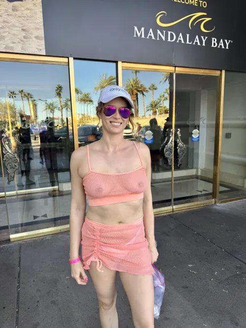 Thumbnail Staying Cute After the Pool: hotsummersun's Style Tips | WhyEvenWearAnything