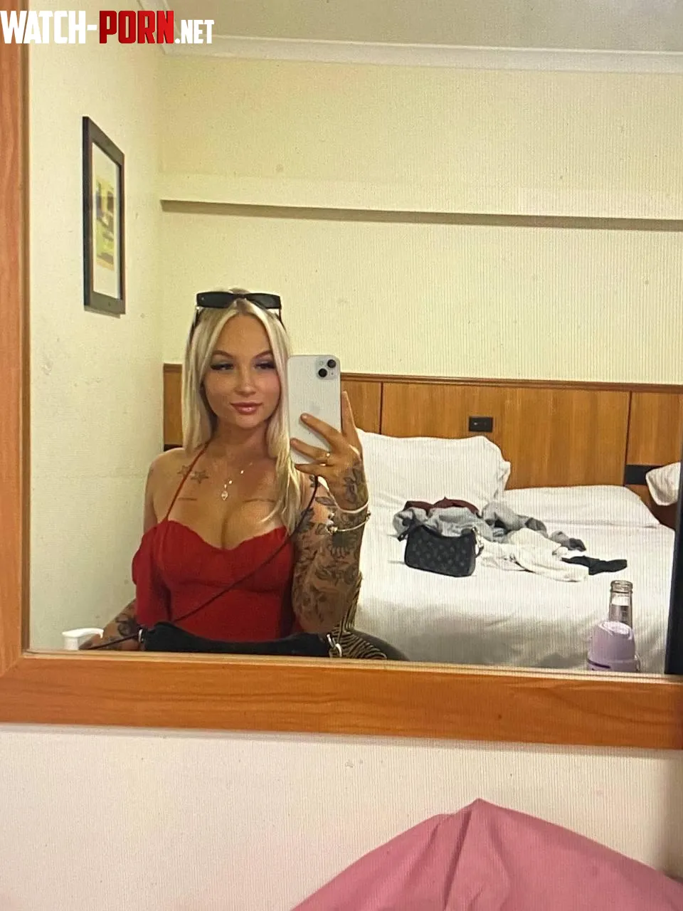 heres a mirror selfie just for u  by KnappSylvia