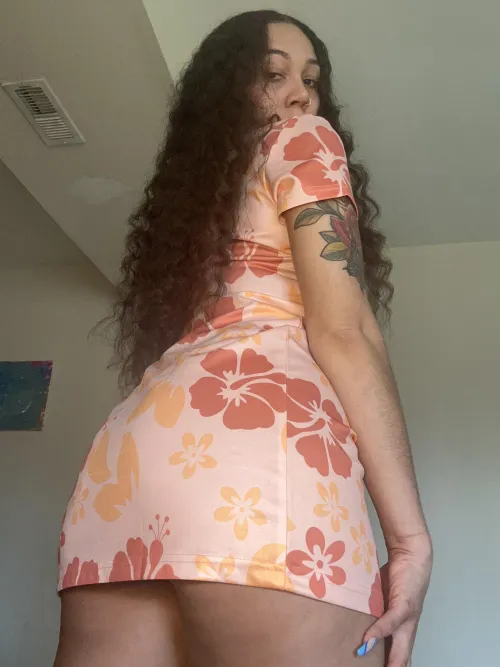 Thumbnail chothymies' Dress Selection: A Stylish Affirmation 