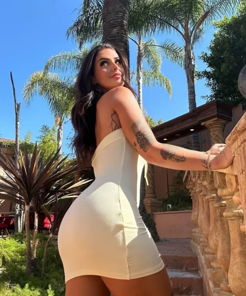 Thumbnail heymckenna Flaunts Curves in a Jaw-Dropping Tight Dress