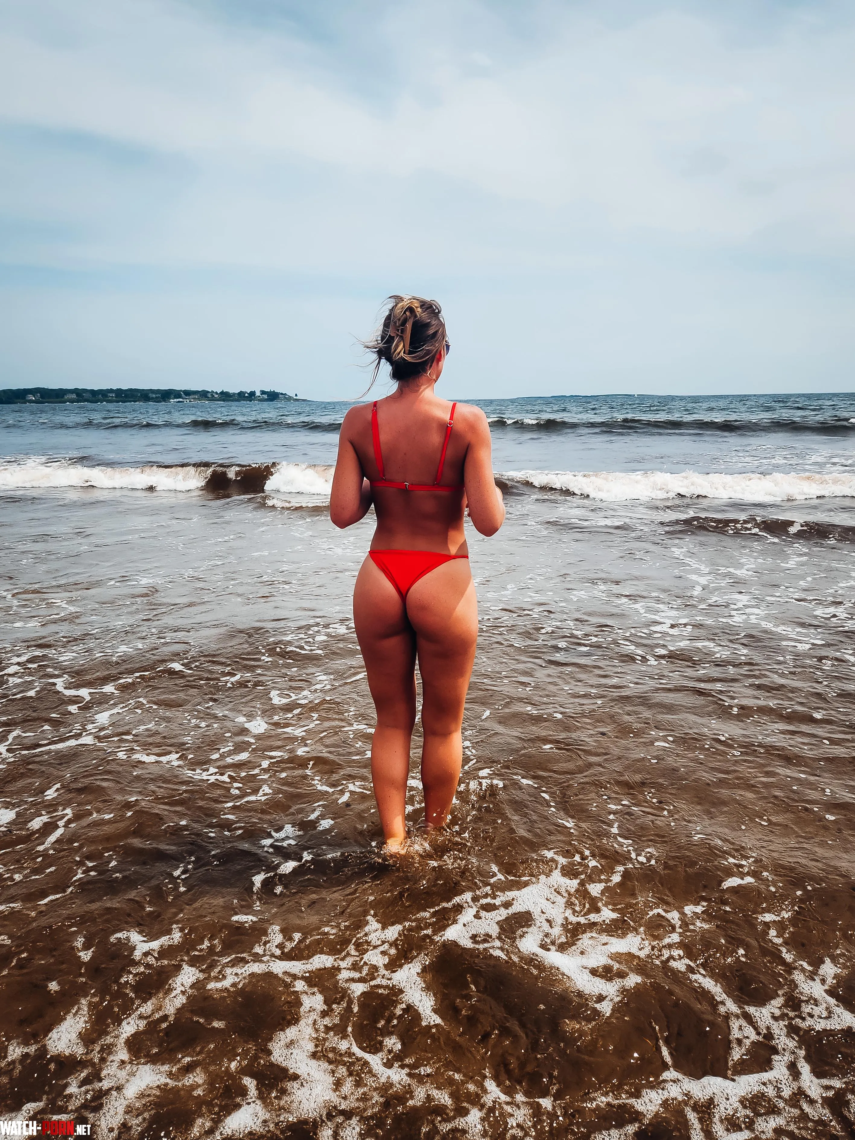 Making waves in red by birdiee_mae
