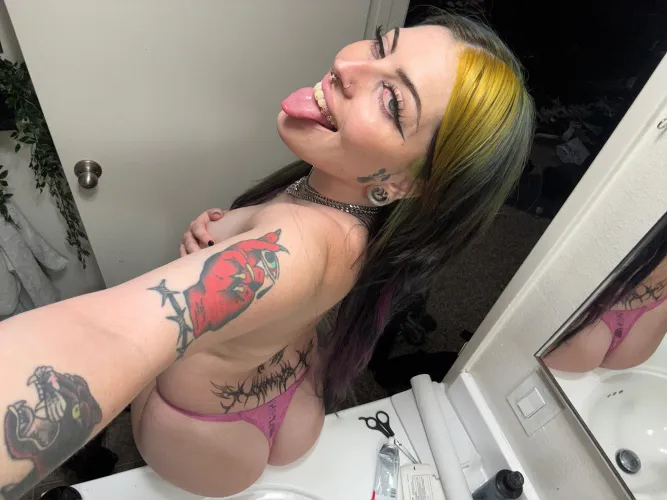 Thumbnail Happy Friday Everyone by ccrymescene | OnlyFans101