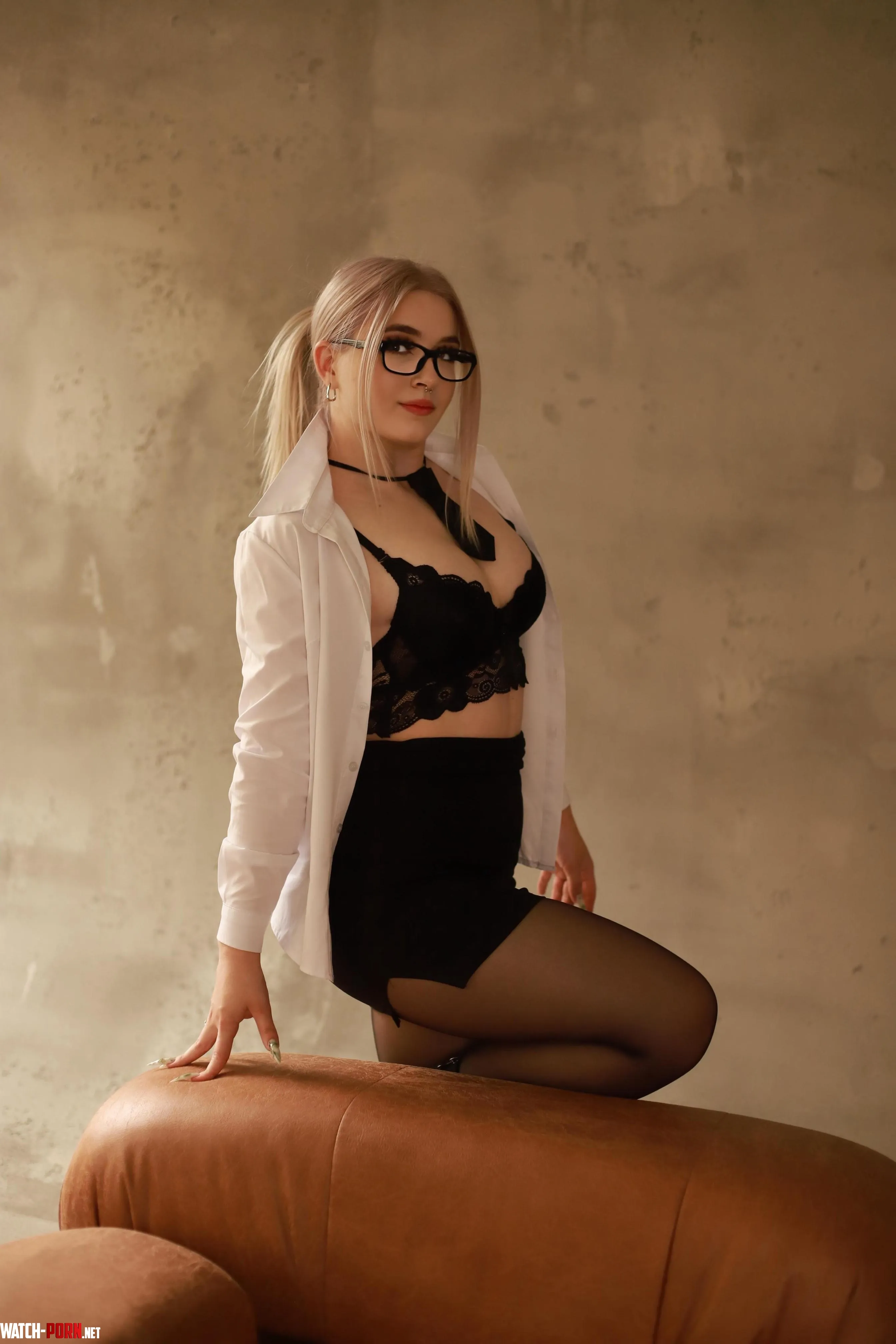 Would you like a blowjob from this secretary by shaylabeexo