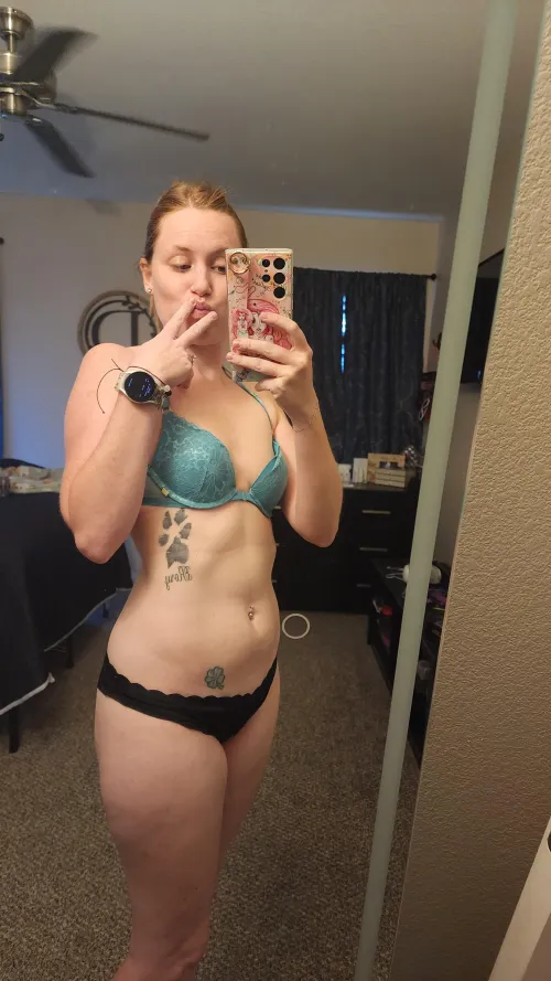 Thumbnail Sensual Strip Tease: Cissnei23 Reveals All on OnlyFans101