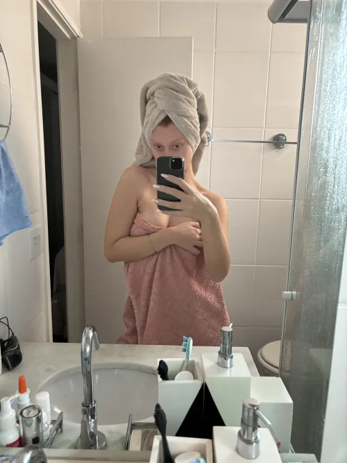 Thumbnail Post-Bath Freshness in MirrorSelfie by temptingmaskof